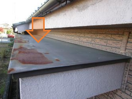 西宮市｜庇（ひさし）の劣化サインとは？錆・塗装剥がれ・隙間の原因と雨漏りリスク、補修が必要なタイミング