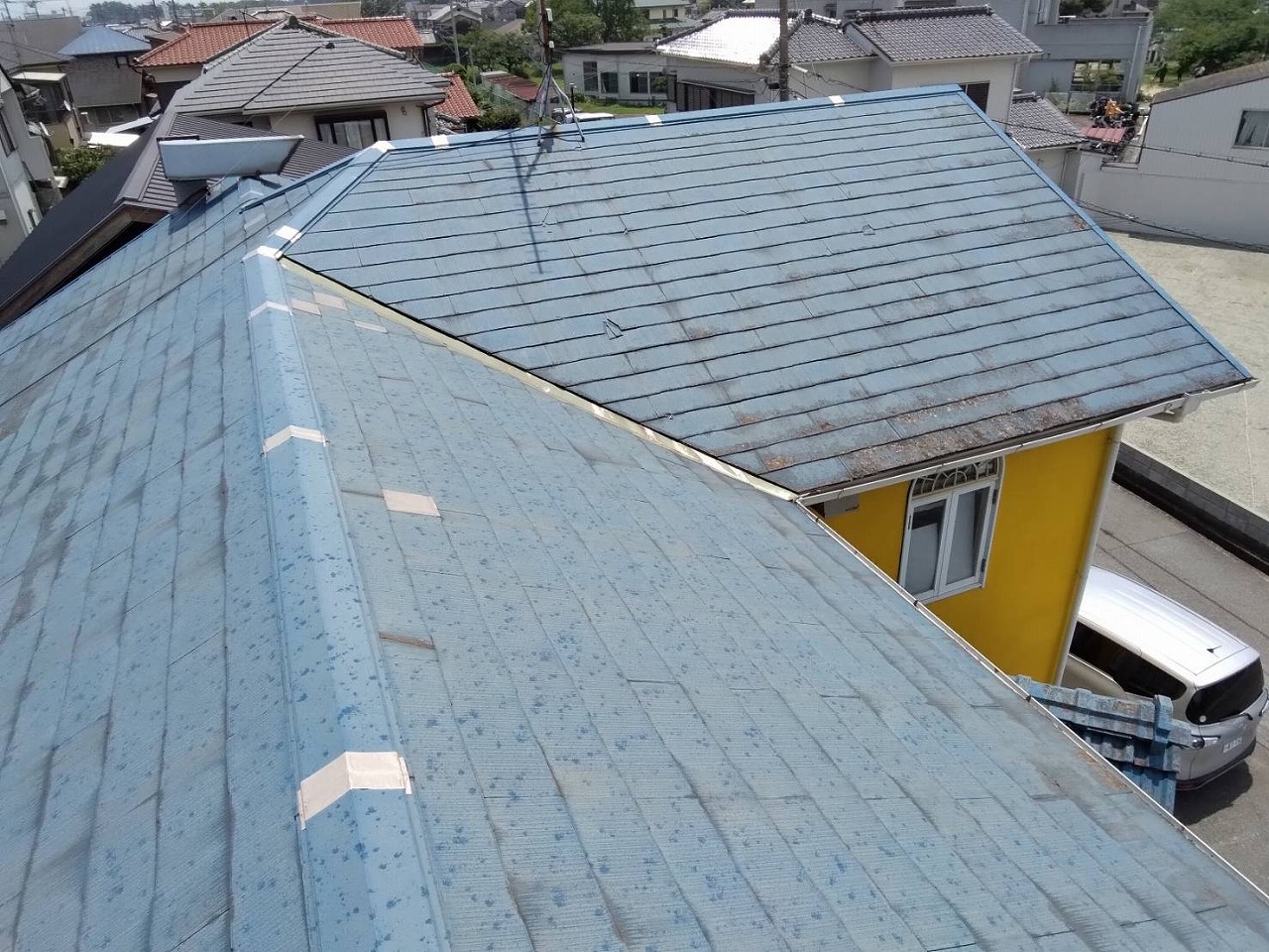 加古川市　貸し店舗で屋根材はカラーベスト(スレート)雹災害！ひび割れで火災保険申請