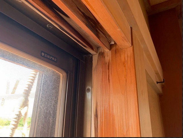 西宮市｜このシミ、雨漏りのサイン？見逃しやすい窓まわりの劣化とは