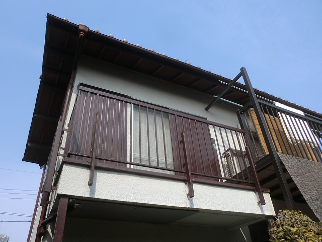 明石市でモルタル製ベランダ撤去後の外壁補修と塗装仕上げを実施しました