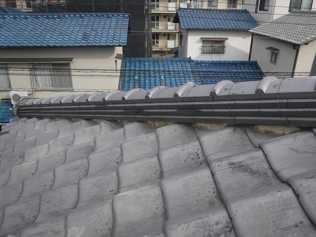 長い棟の漆喰撤去後