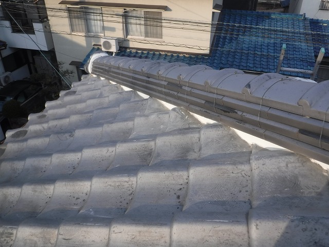 棟瓦のライン調整と固定