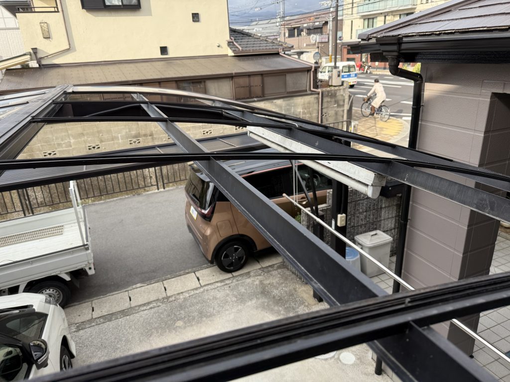 パネルを外した骨組み
