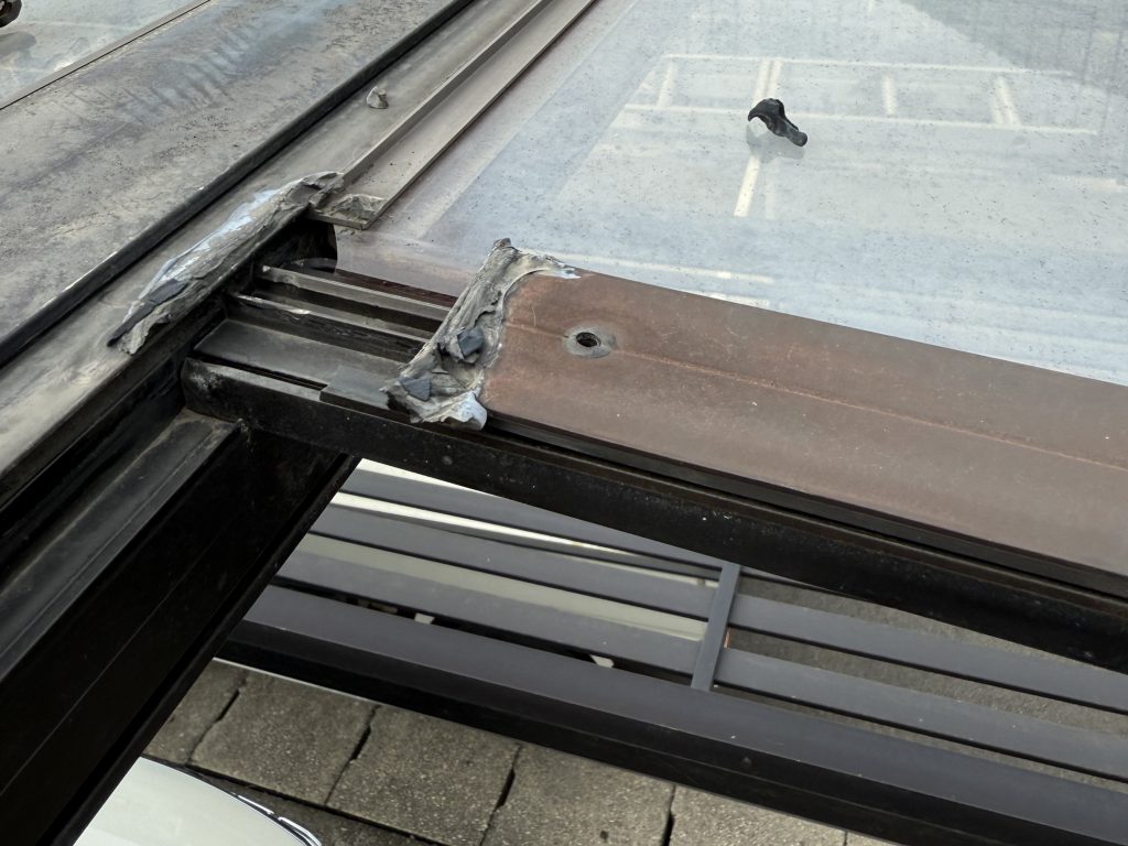 補修跡のある端部
