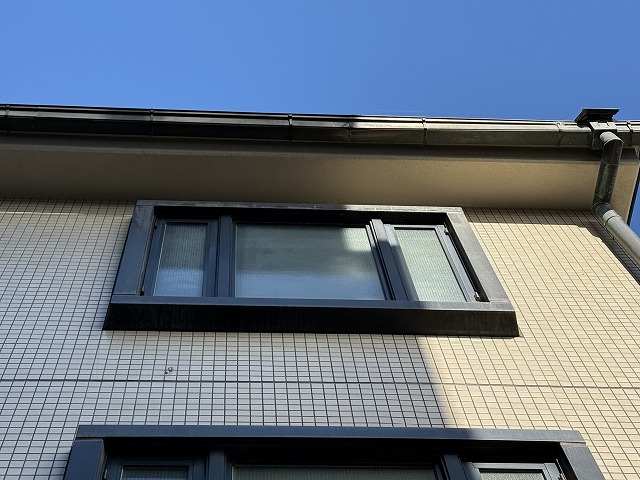 マンション外観と軒樋