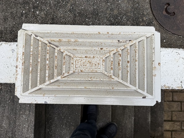 外れていた換気フードカバー本体の状態