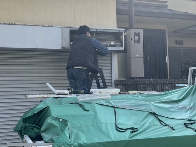 受信機交換の作業風景