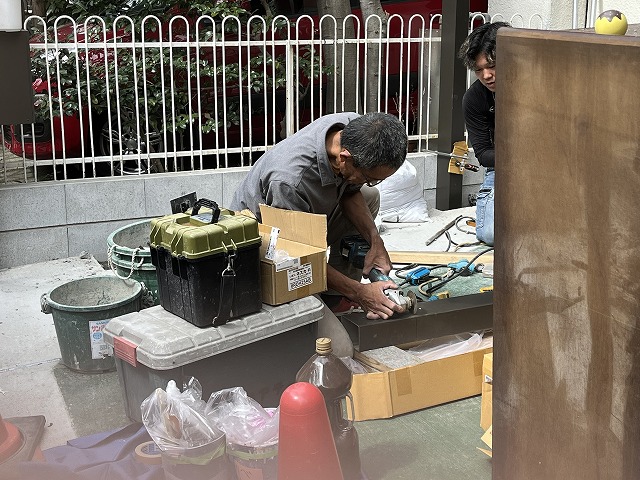 部材加工の作業風景