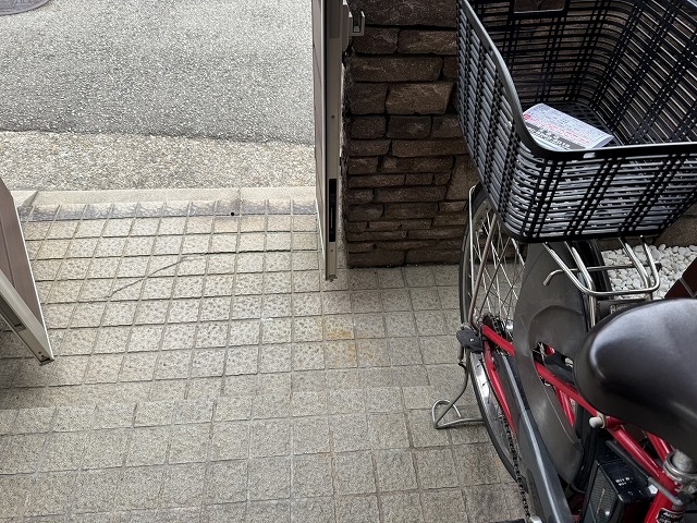 門扉と床タイルの状態