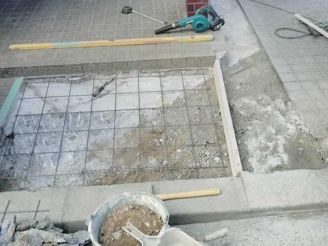 下地の掘削と鉄筋組み