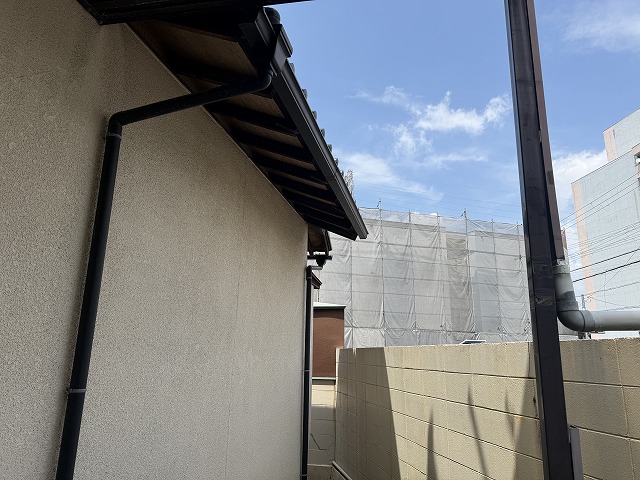 裏側雨樋の全景