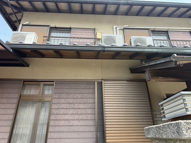表側雨樋の全景