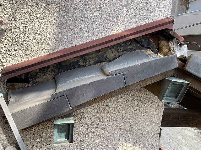 瓦を外した内部の状態