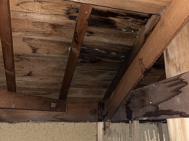 小屋裏