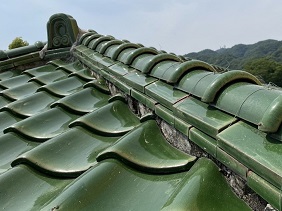 【神戸市西区】瓦ズレ・漆喰剥がれが目立つ屋根に軽量瓦への葺き替え工事をご提案｜安全と耐震性を両立