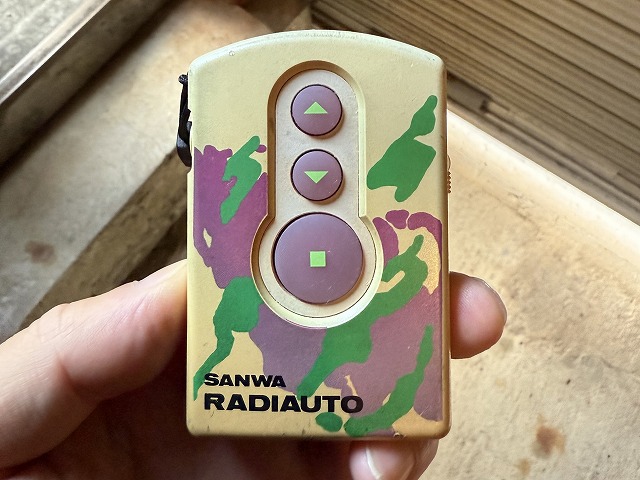 既存シャッターリモコン表面