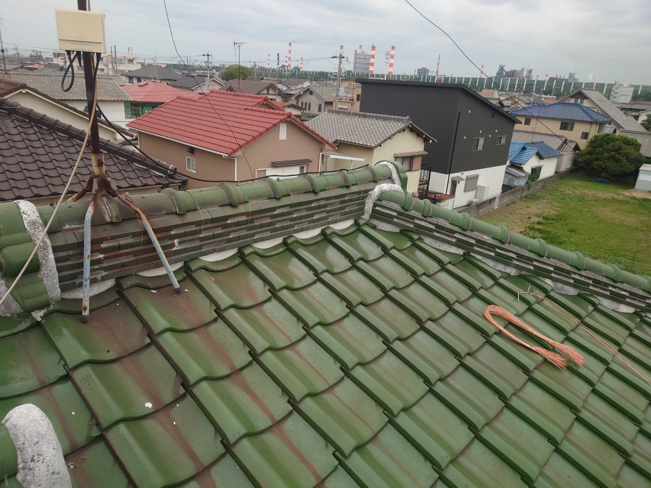 西宮市　大屋根、和瓦(釉薬瓦)で隅棟から雨漏り積み直しで雨漏り修理！