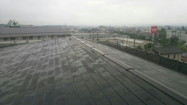 神戸市北区　アパート屋根、既存カラーベスト(スレート)でガルバリウム鋼板、横葺きカバー工法