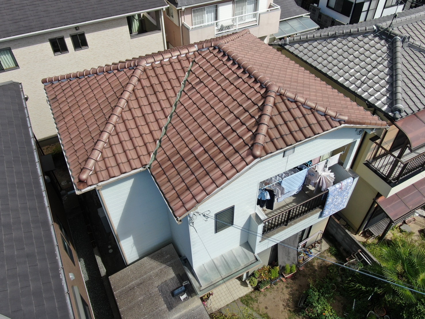 西宮市　二階建ての家でドローン無料点検を実施！屋根材Ｓ瓦で浮きや谷板金要チェック！