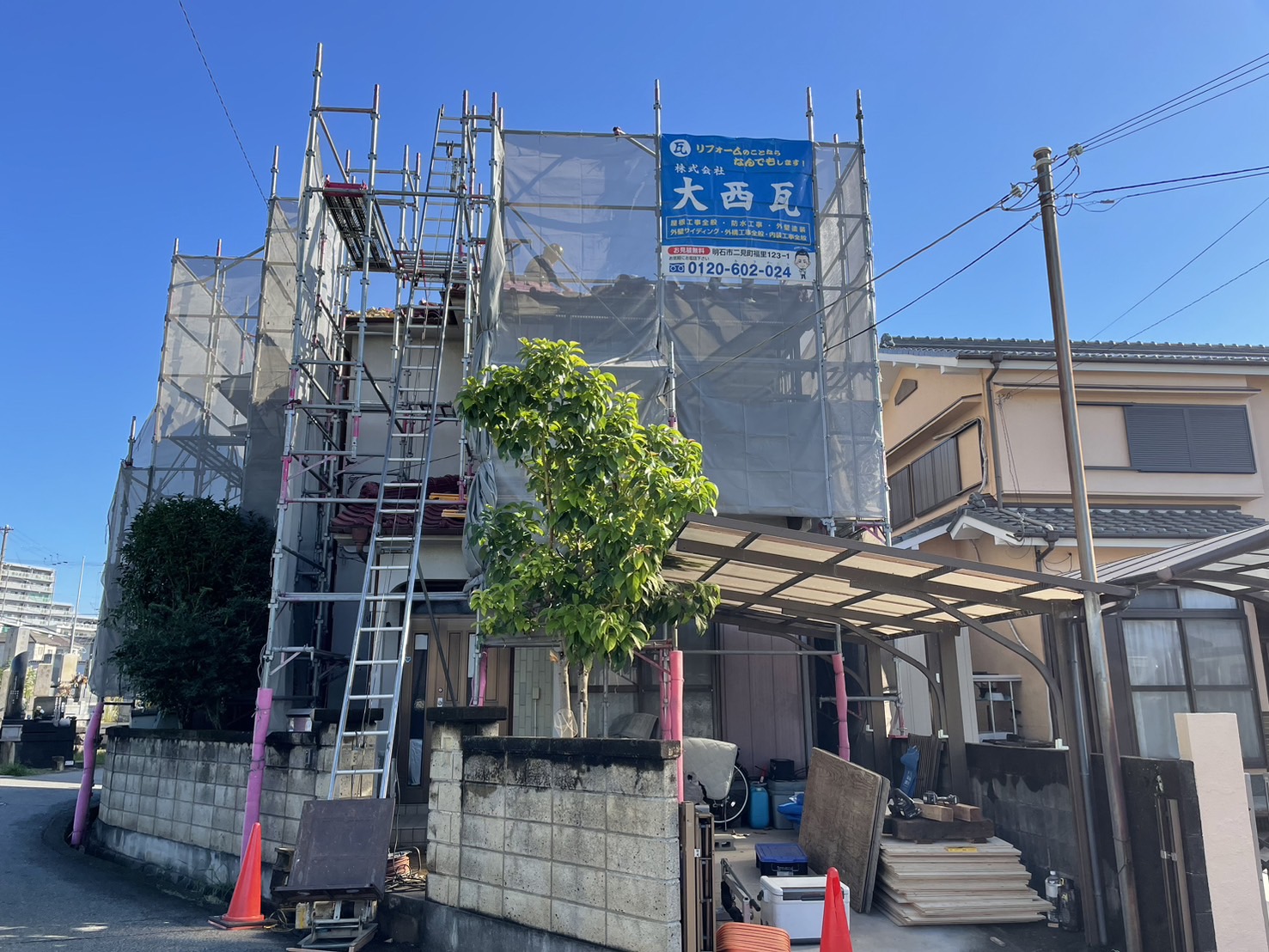 西宮市　2階建てで大屋根から雨漏りしている為、葺き替え工事をする事になりました。